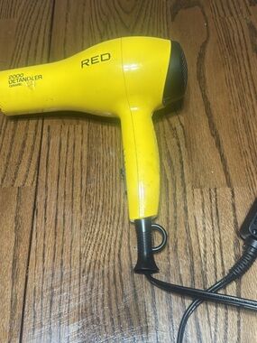 Red 2000 Detangler Ceramic Hair Dryer in Yellow